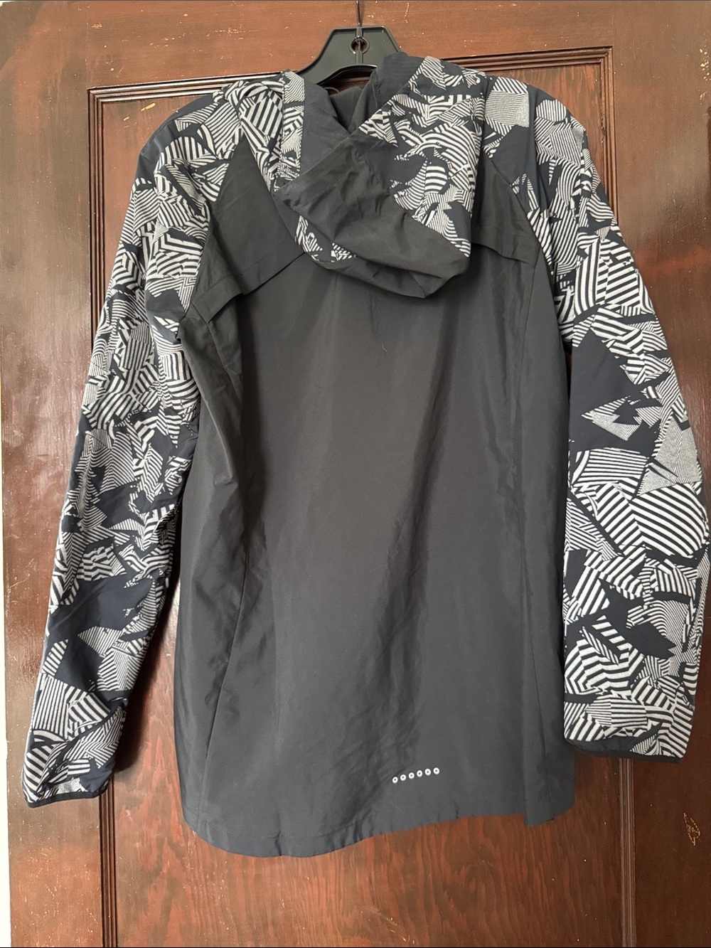 Nike Women’s Black Hooded Zip Jacket with Reflective Patterned Sleeves - Picture 7 of 9